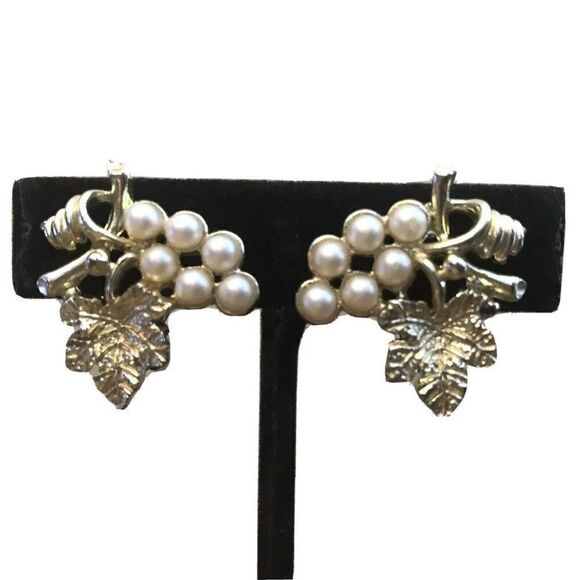 Cluster Pearl Leaf Gold Tone Clip On Earrings Vintage Wedding Beautiful Classic - Picture 2 of 3